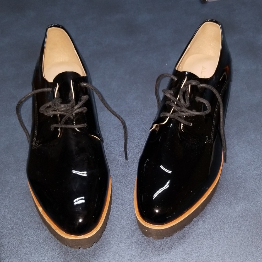 Brand new Aldo patent leather platform oxfords